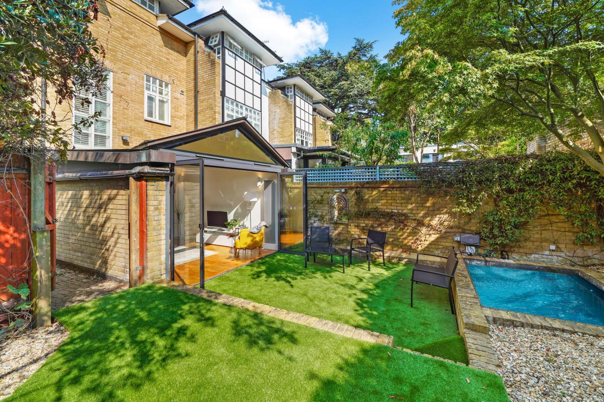 3 Bedroom Mews Home - Clapham Common - Free Private Parking - Sleeps 5 - Newly Refurbished - Sweetpea & Pillow Properties Лондон Экстерьер фото